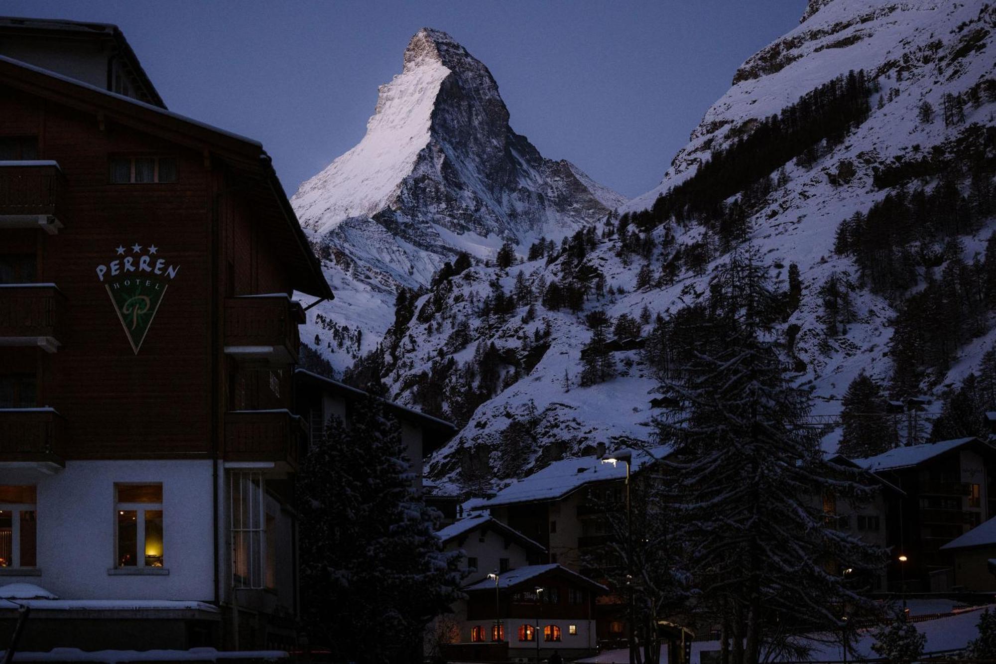 Alpine Hotel Perren Zermatt Bagian luar foto