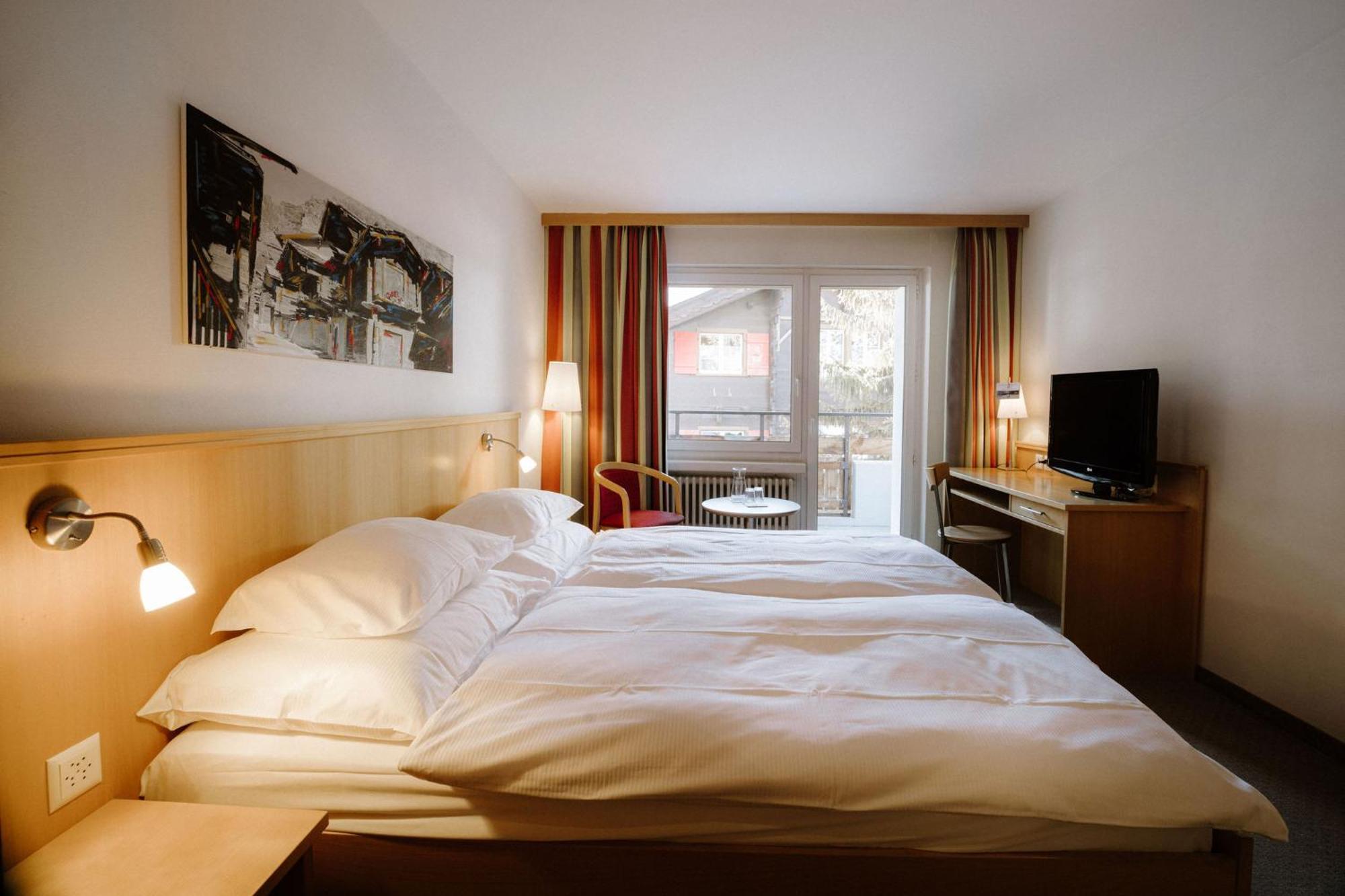 Alpine Hotel Perren Zermatt Bagian luar foto