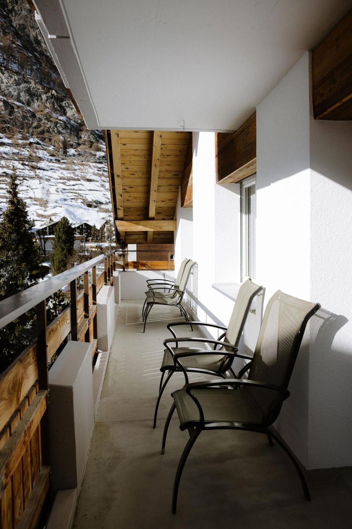 Alpine Hotel Perren Zermatt Bagian luar foto
