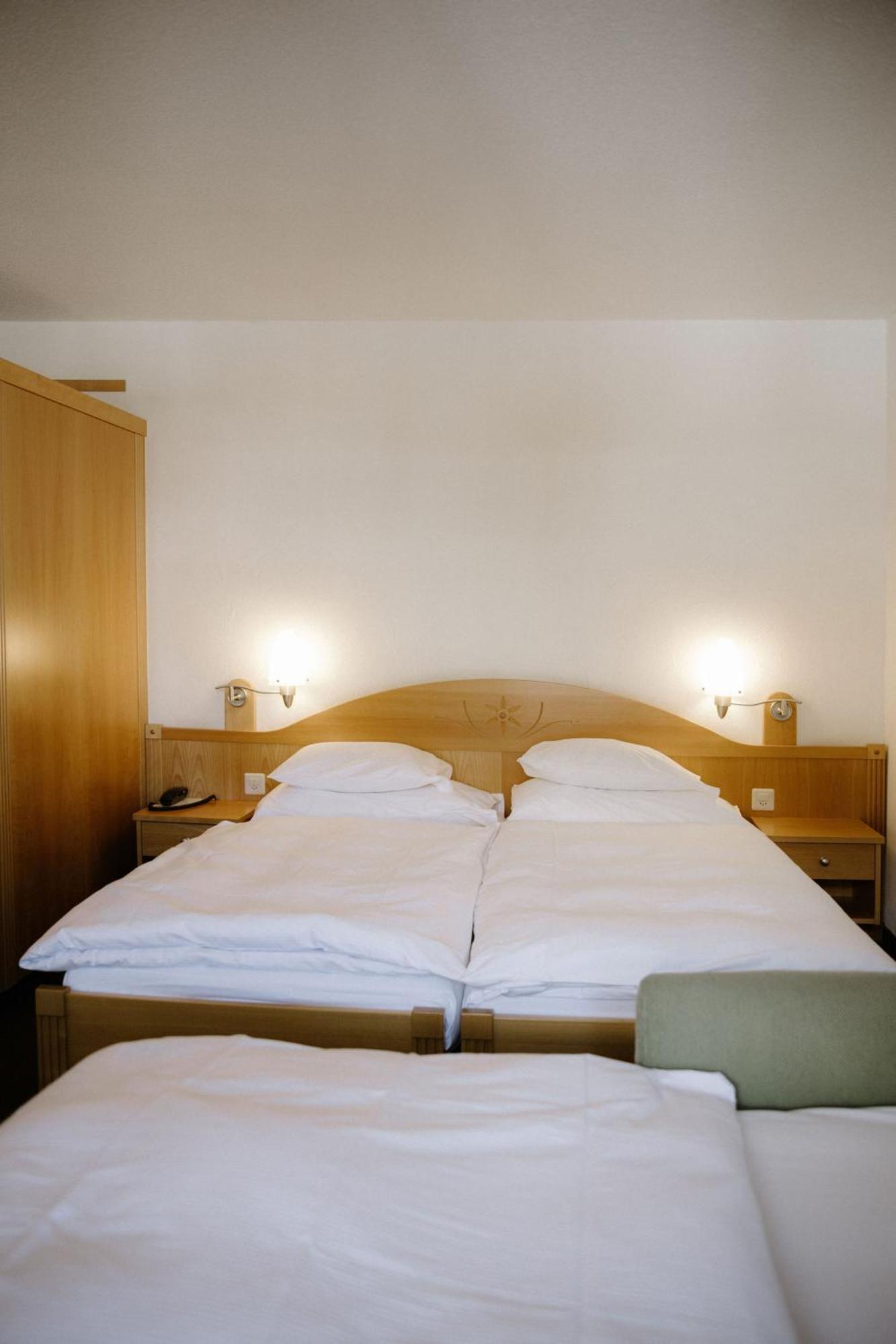 Alpine Hotel Perren Zermatt Bagian luar foto