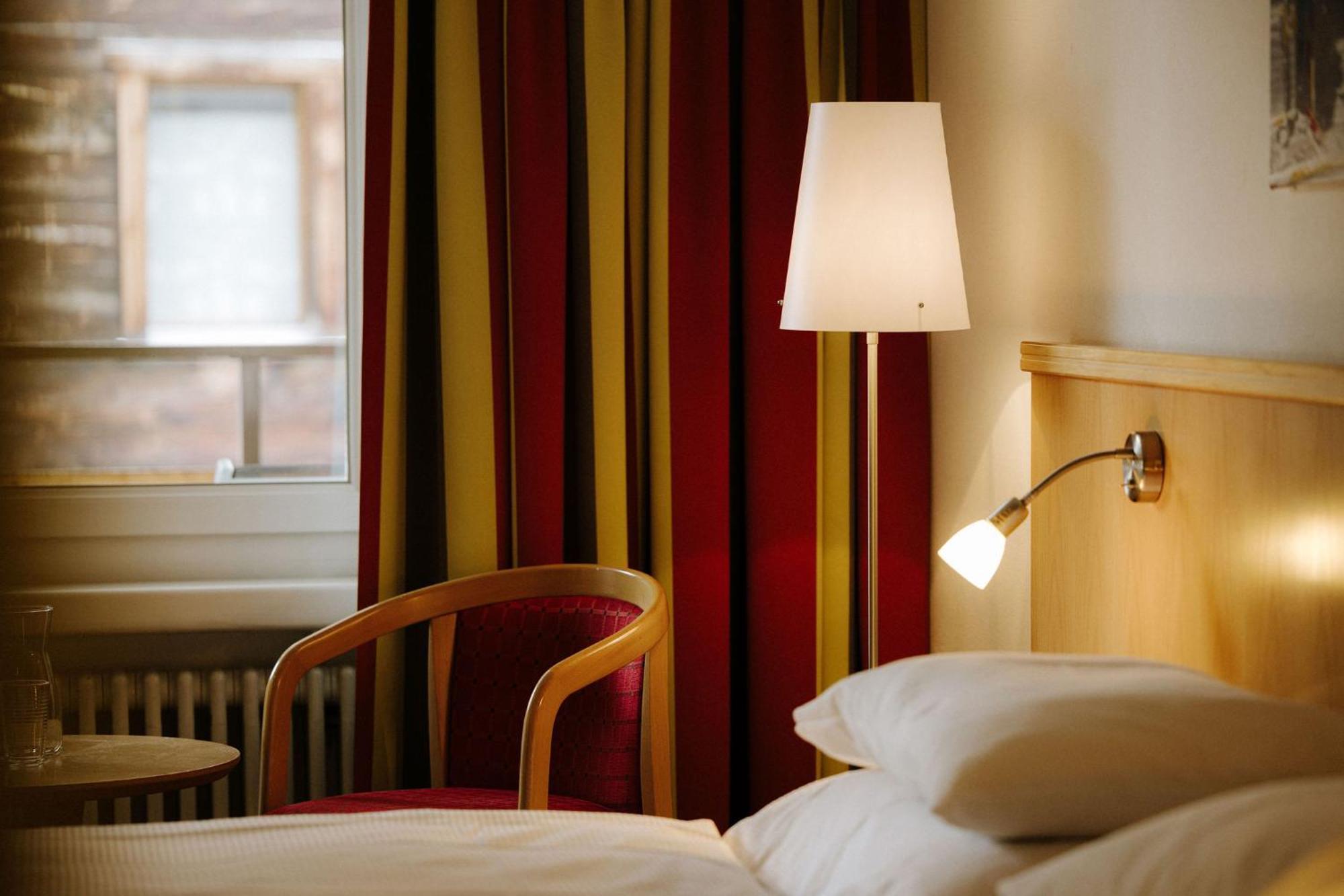 Alpine Hotel Perren Zermatt Bagian luar foto