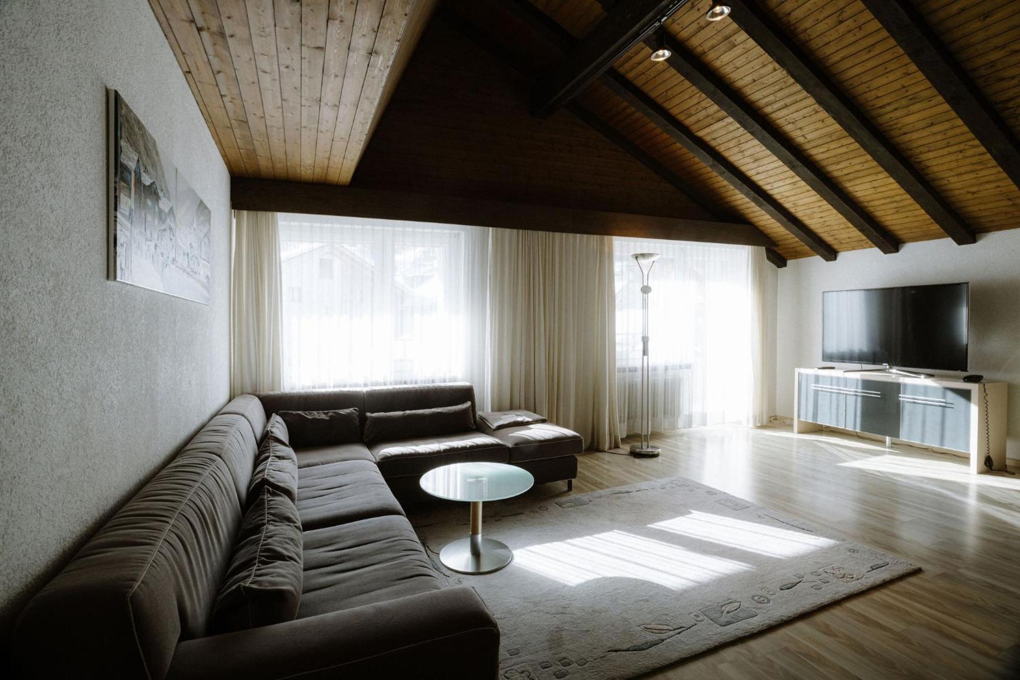 Alpine Hotel Perren Zermatt Bagian luar foto