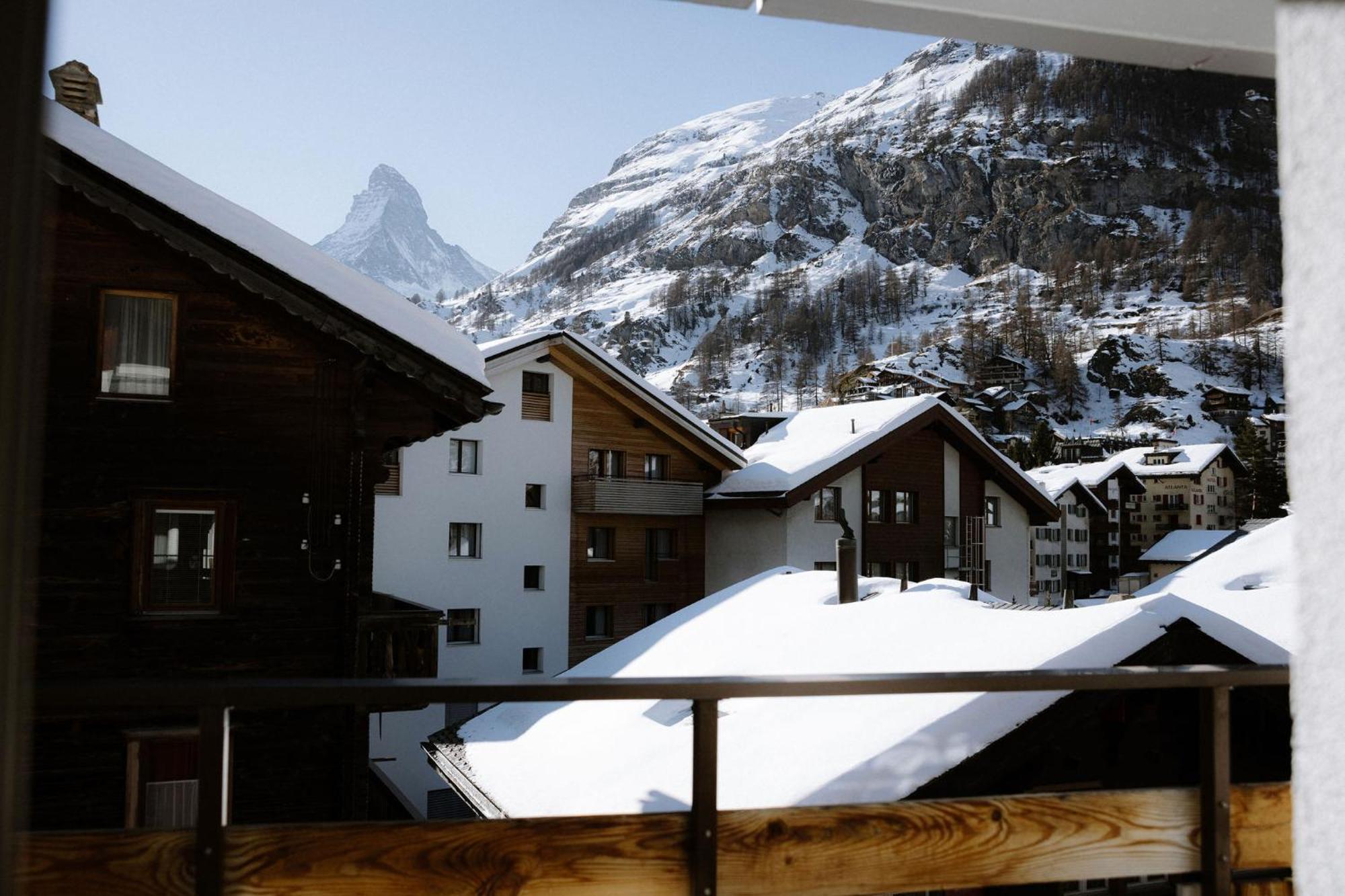 Alpine Hotel Perren Zermatt Bagian luar foto