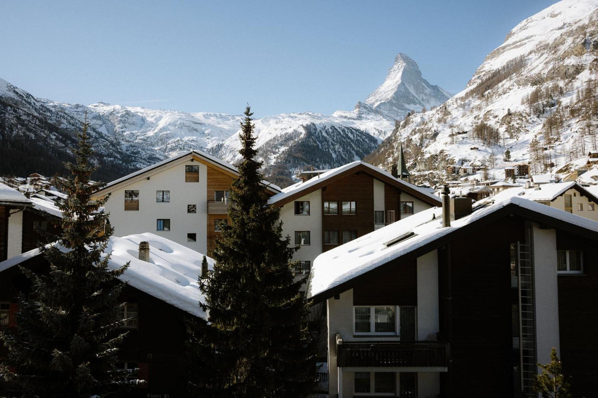 Alpine Hotel Perren Zermatt Bagian luar foto