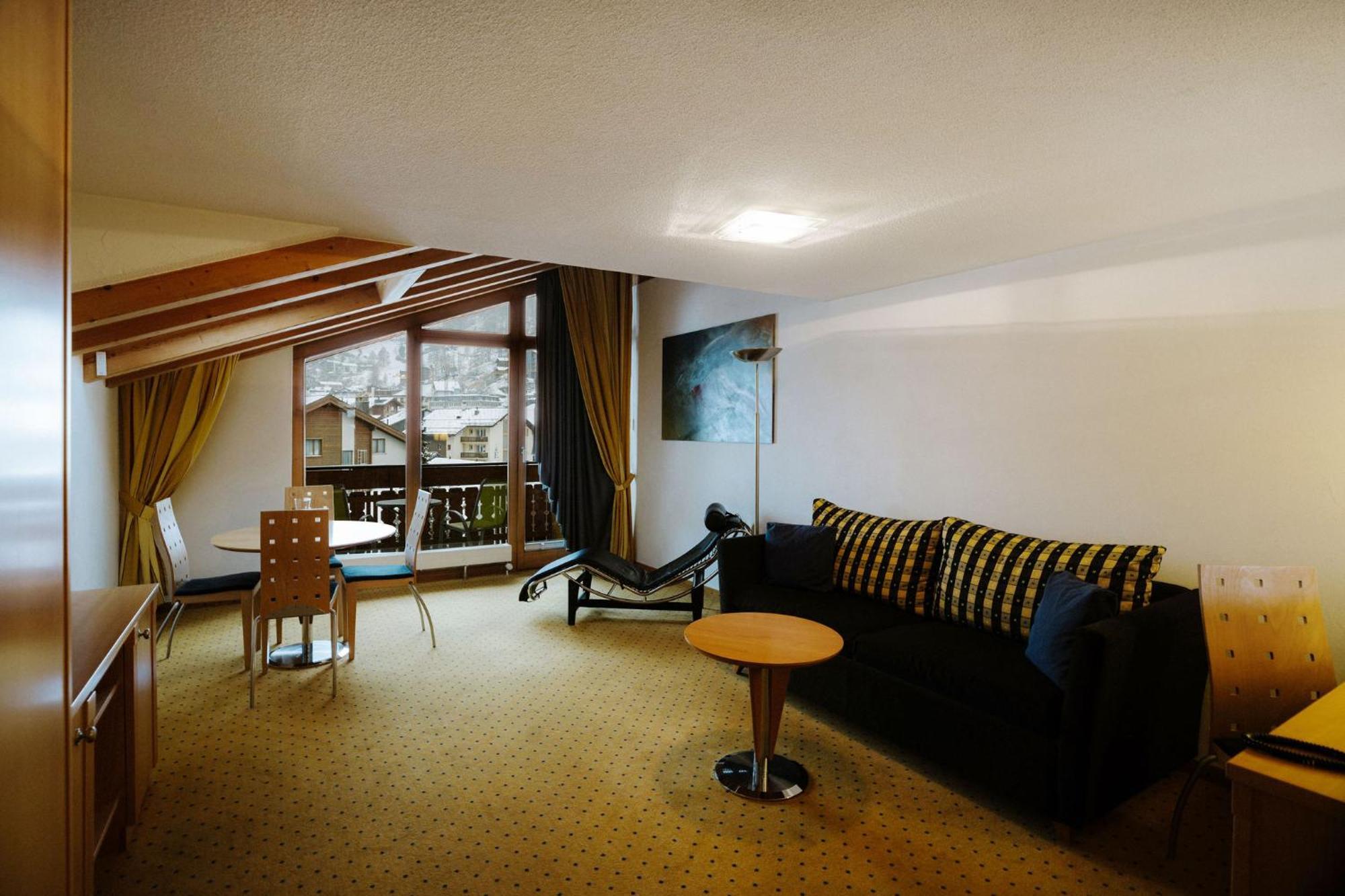 Alpine Hotel Perren Zermatt Bagian luar foto
