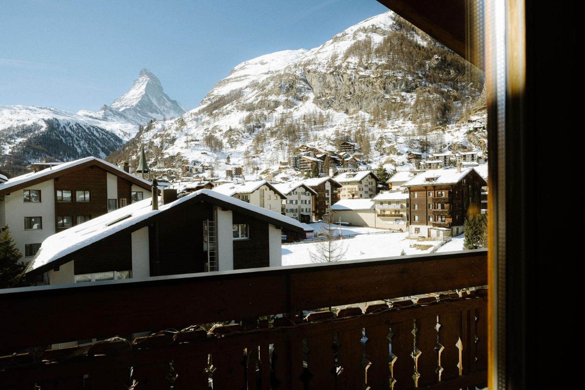 Alpine Hotel Perren Zermatt Bagian luar foto